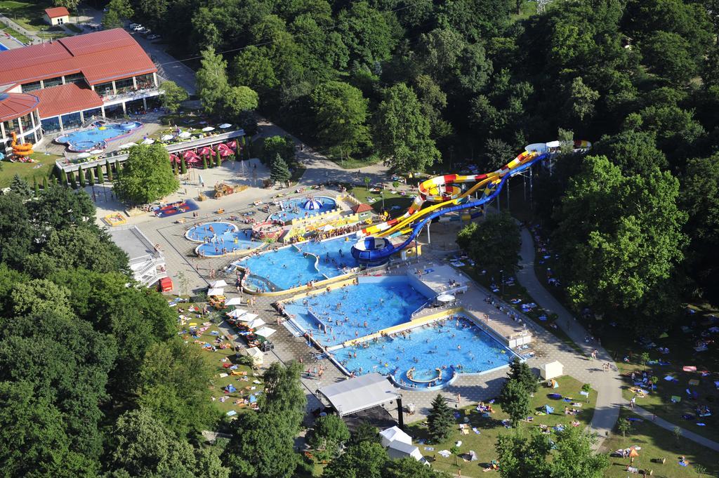 Sport Hotel Tatabánya Exteriör bild