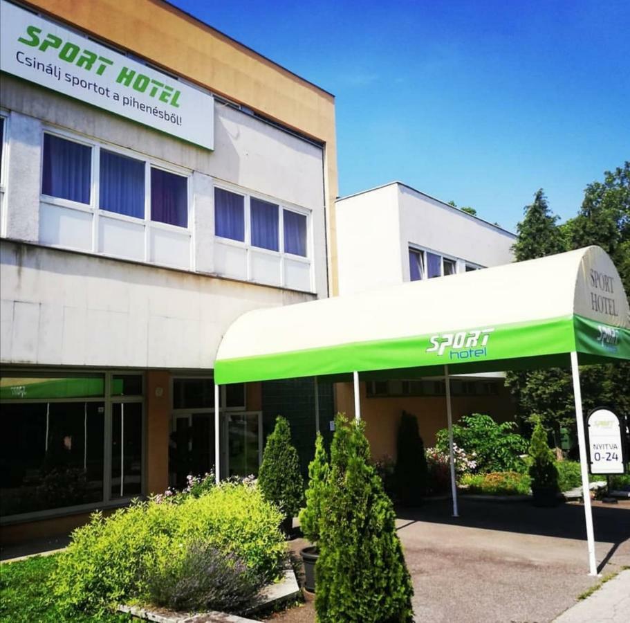 Sport Hotel Tatabánya Exteriör bild