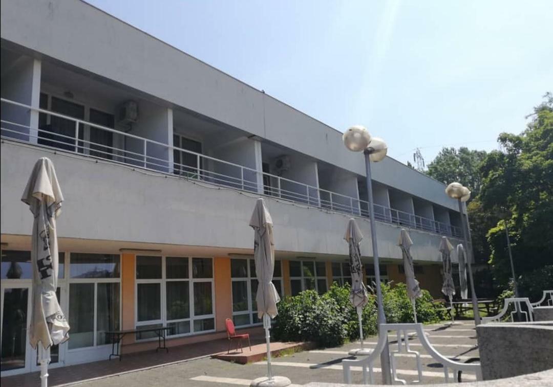 Sport Hotel Tatabánya Exteriör bild