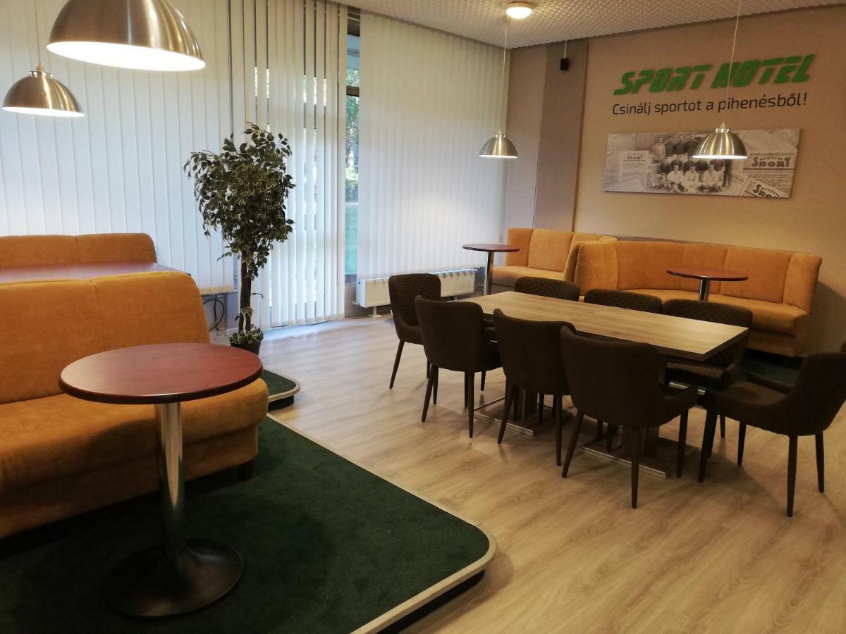 Sport Hotel Tatabánya Exteriör bild