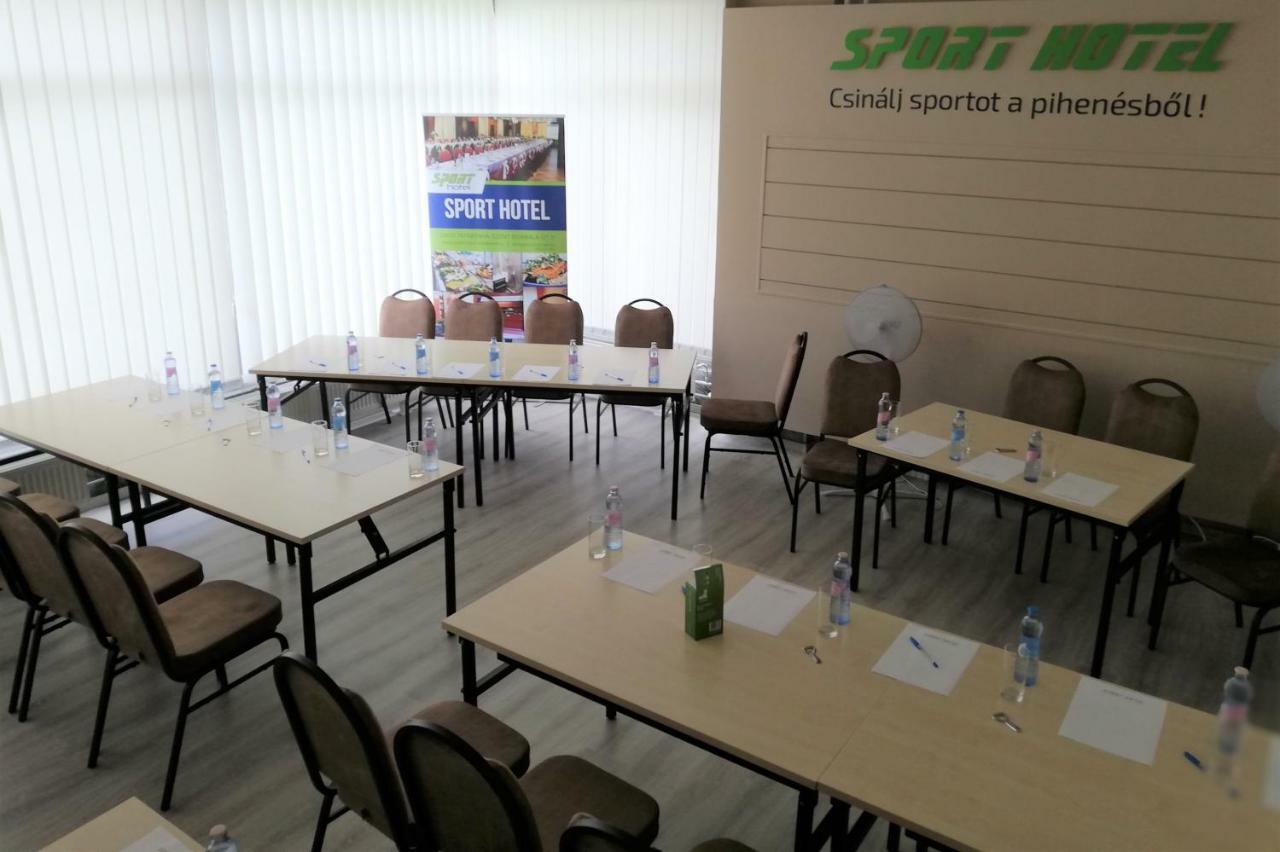 Sport Hotel Tatabánya Exteriör bild